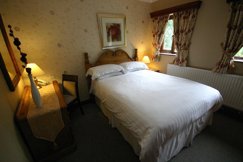 Three Horseshoes Country Inn Leek Room photo