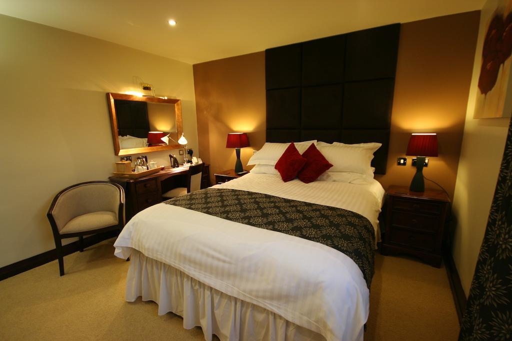 Three Horseshoes Country Inn Leek Room photo